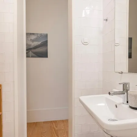 2bdr Alcantara Nest By Lovelystay Apartman *