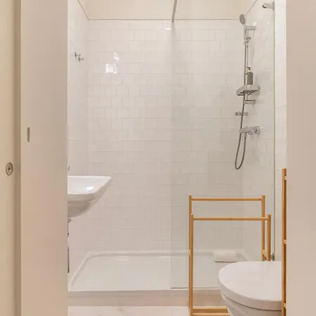 2bdr Alcantara Nest By Lovelystay Apartman *